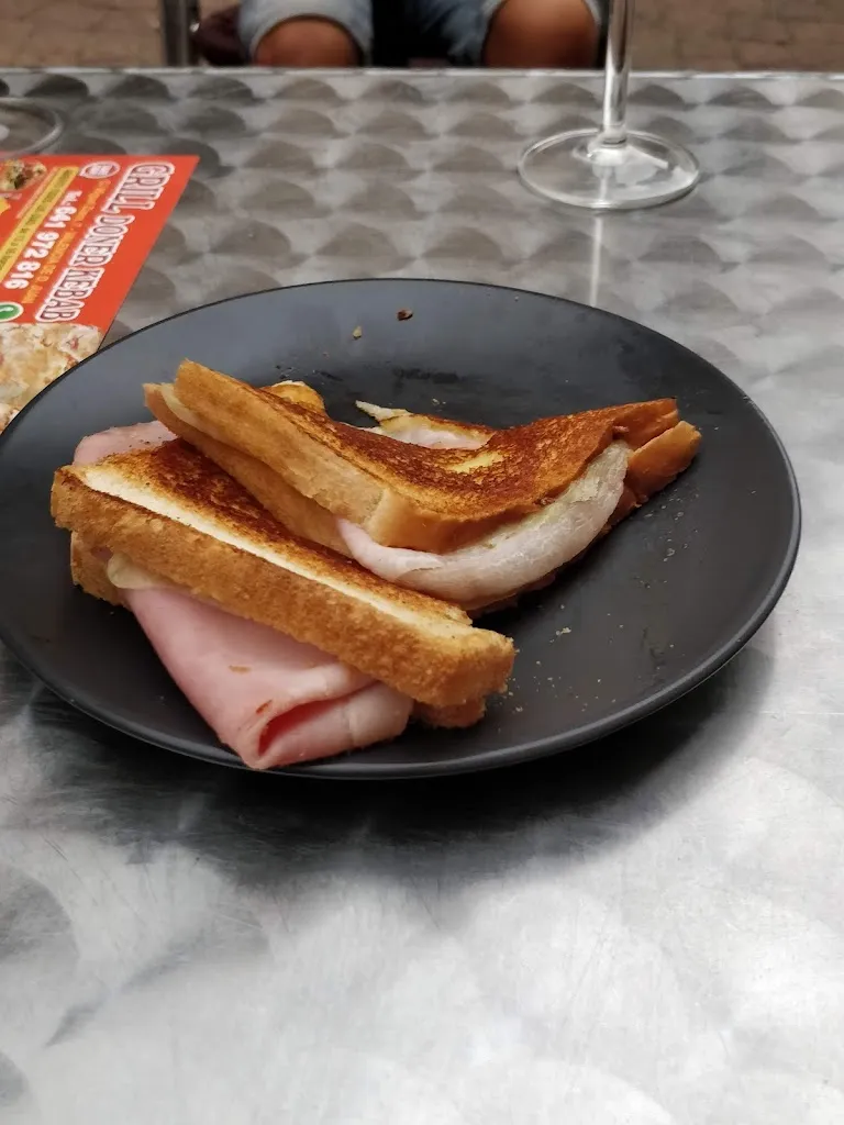 Menu_V8 Bar Bocatería_Valencia de Don Juan_image_4