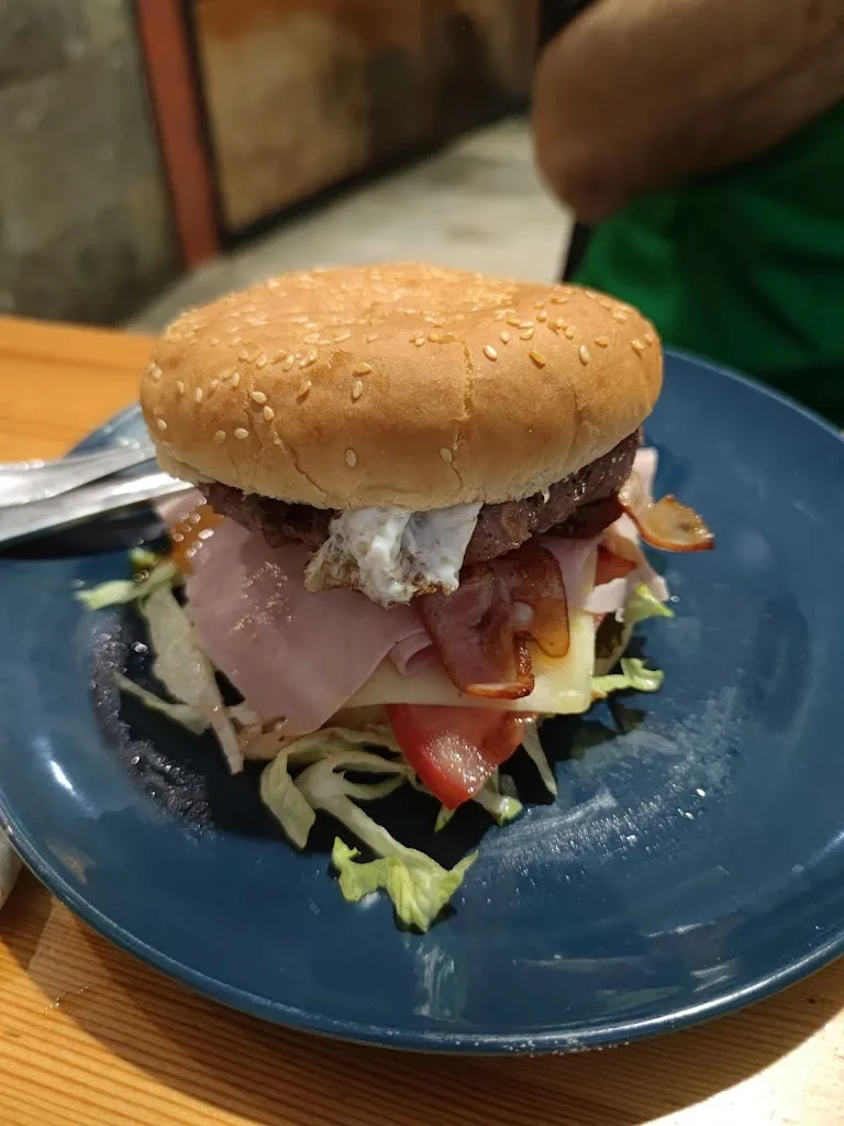 V8 Bar Bocatería_Valencia de Don Juan_slider_image_1