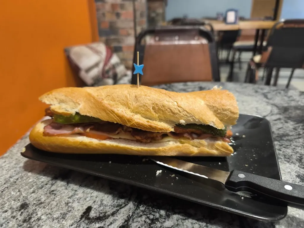 V8 Bar Bocatería_Valencia de Don Juan_slider_image_2