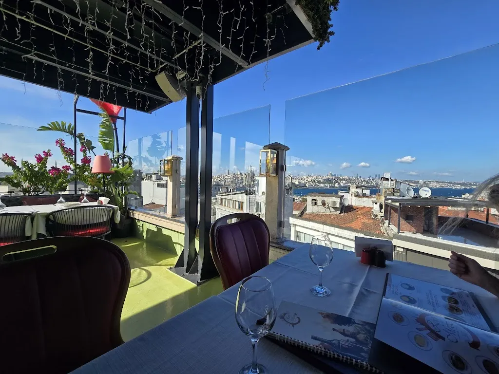Andrew Roubin_Roof Mezze 360 Restaurant_Turcia_review