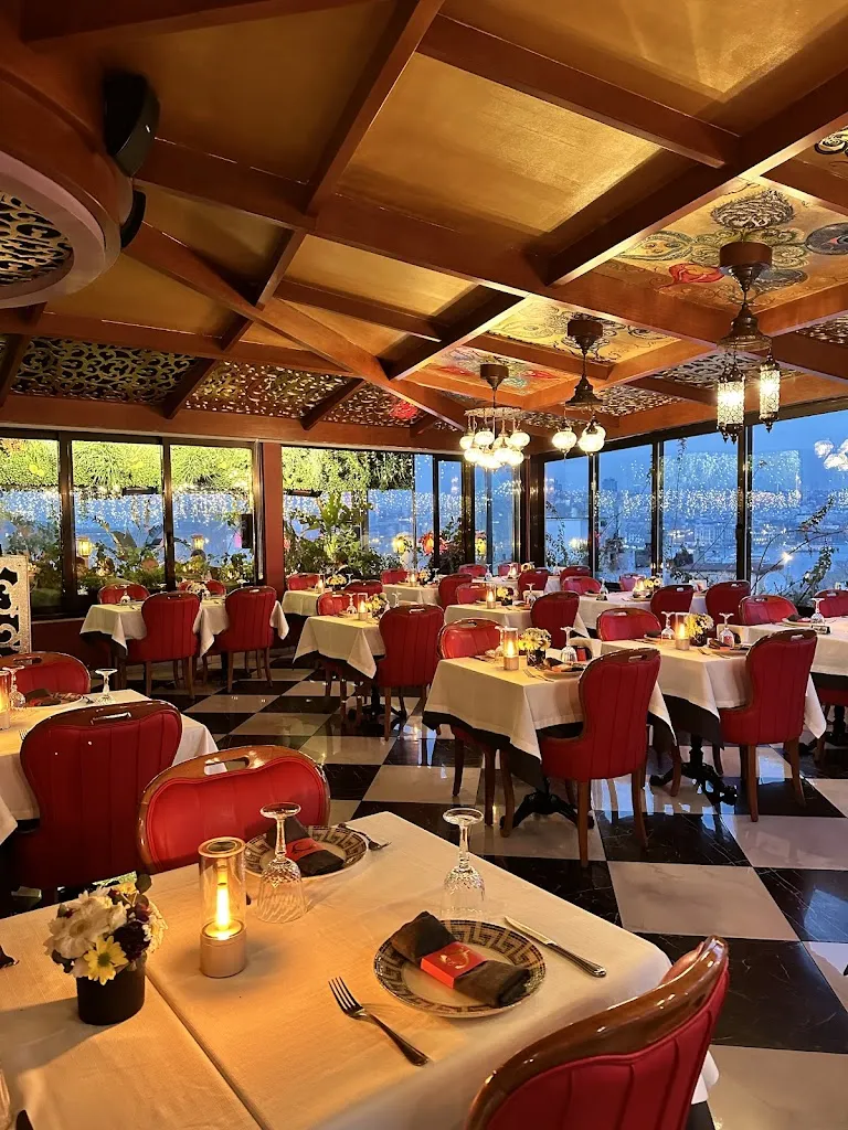 Roof Mezze 360 Restaurant restaurant in Turcia