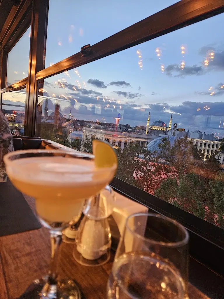 Kayleigh George_Loti Roof Lounge_Turcia_review