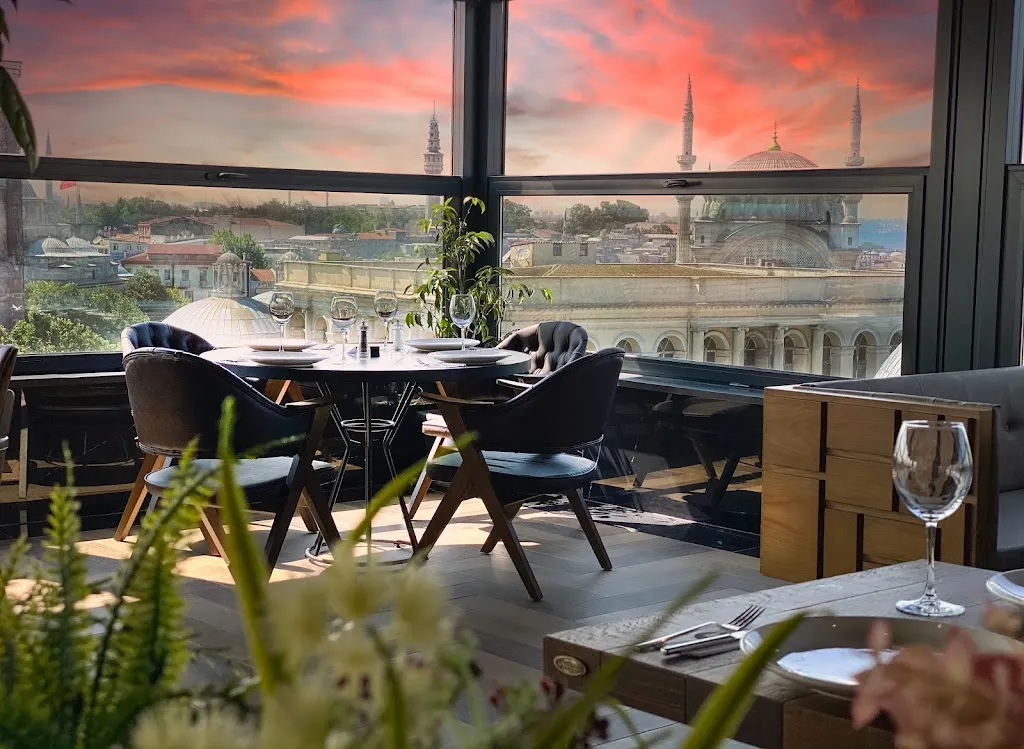 Loti Roof Lounge restaurant in Turcia
