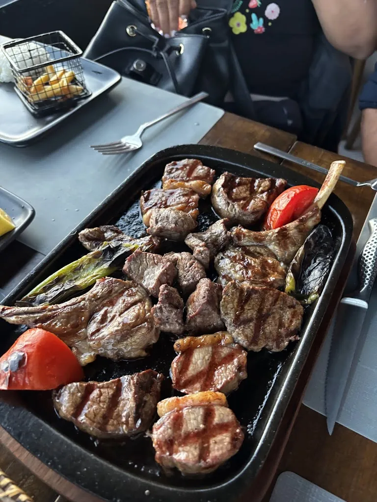 Lauren Hodge_Lotiz Lounge & Hookah_Turcia_review