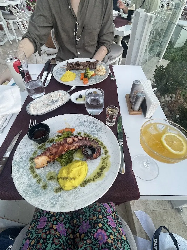 H M_Sauvignon Restaurant_Turcia_review