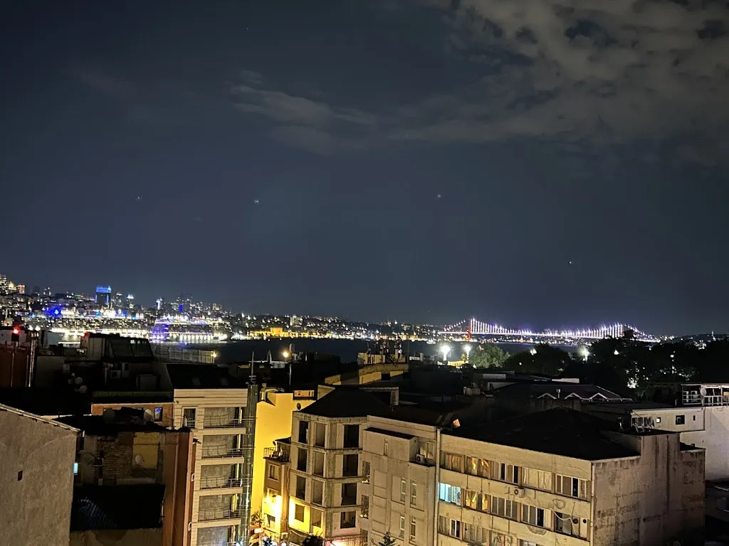 Elle Phanporn K_Pino Gare Roof Restaurant_Turcia_review