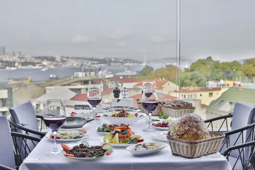 Pino Gare Roof Restaurant restaurant in Turcia