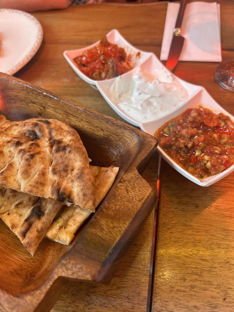 Kadira Kalabalukovic_İstanbul Kebab Cafe Restaurant_Turcia_review