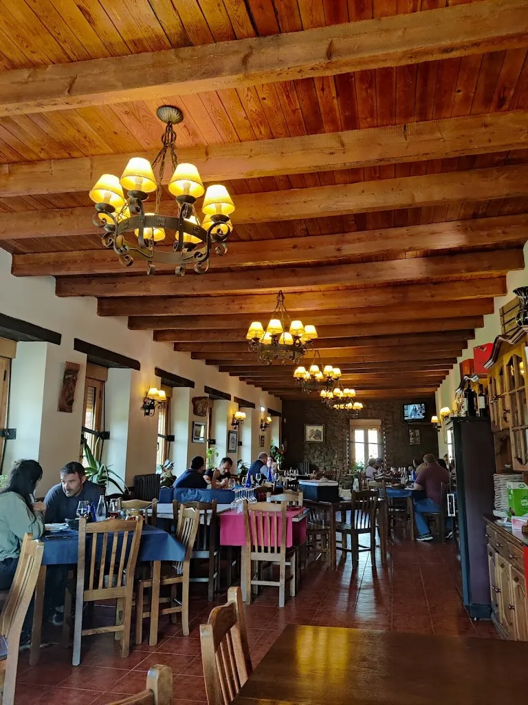 Kahtan Daker_Hostal Golpejar_Villamanín_recensione