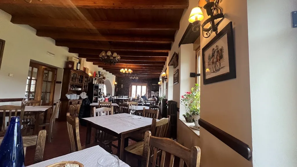 Hostal Golpejar restaurant in Villamanín