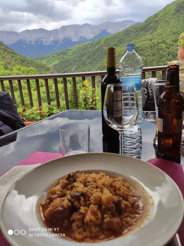 Sara del valle_Ca la Lluïsa_Alàs i Cerc_review