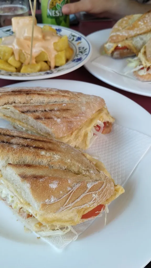 elisabeth D.M_La Terrasseta_Albatàrrec_review