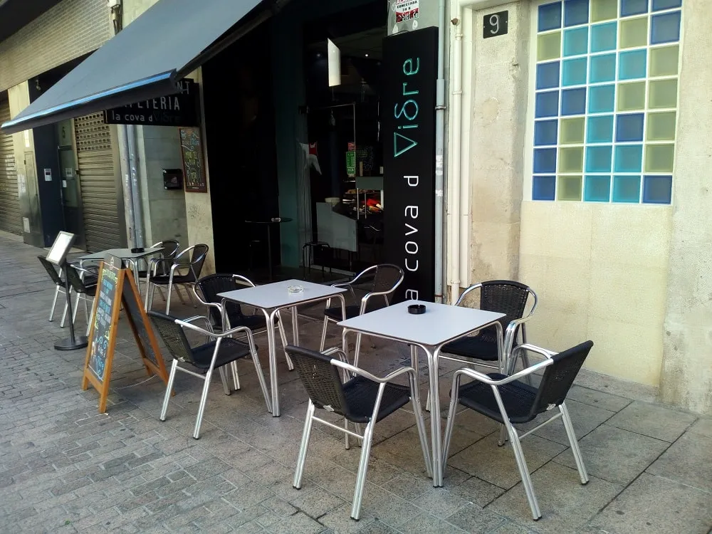 La Cova de Vidre restaurant in Alcanó