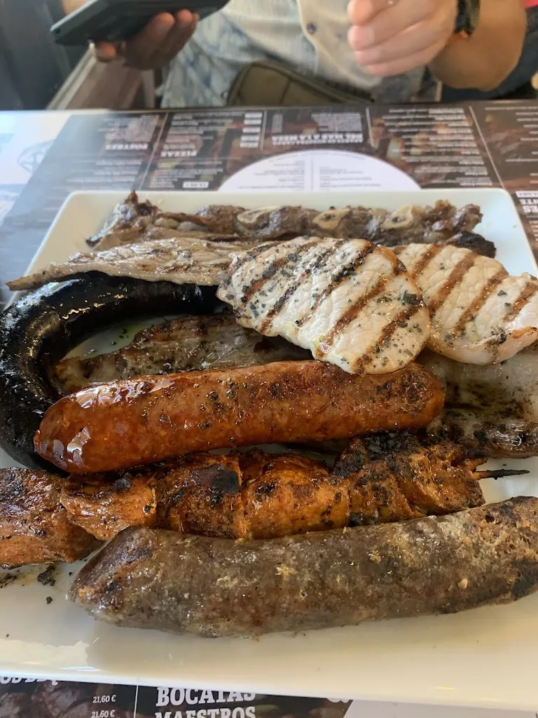 Golden Grill Buffet_Alcanó_slider_image_2