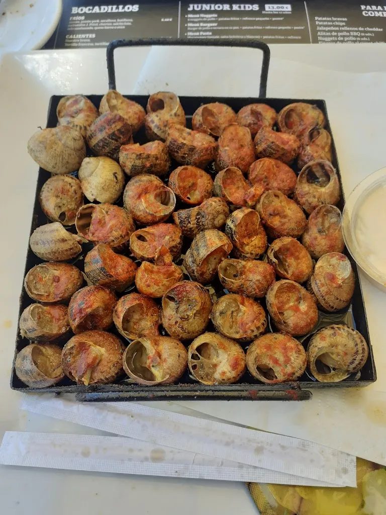 Golden Grill Buffet_Alcanó_slider_image_3