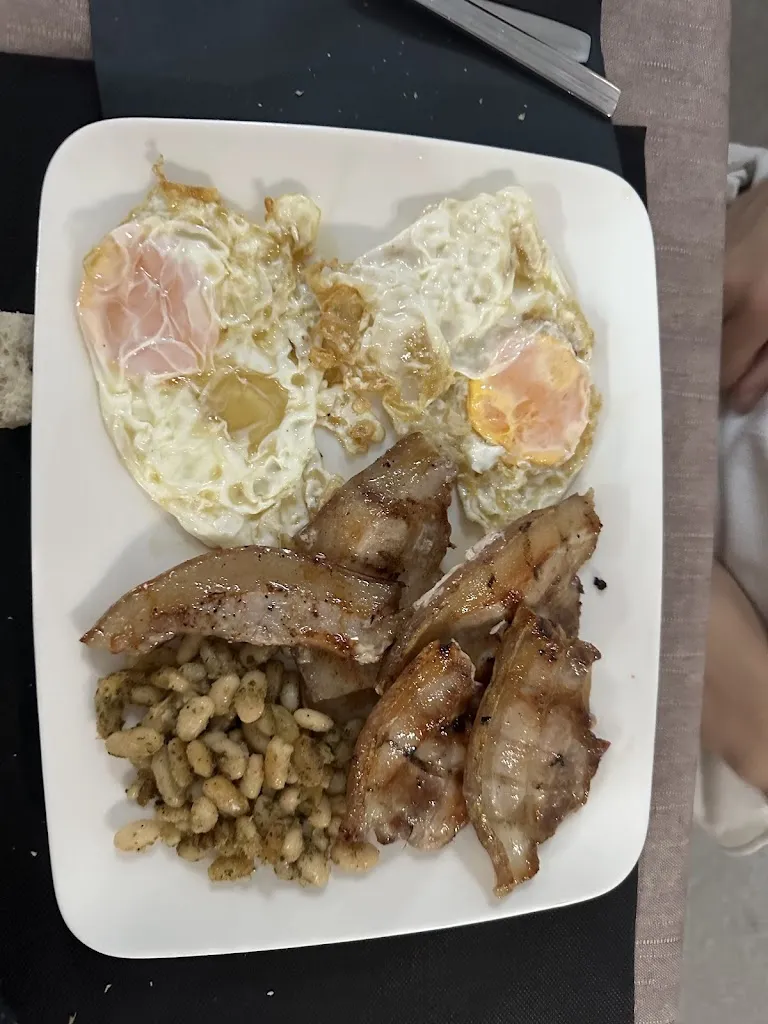 Anna Lopez_Braseria Vintage Bar Restaurant Agramunt_Agramunt_review