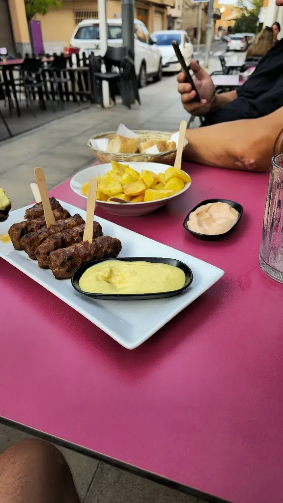 Popescu Andrei_Tapetes | Alcarràs_Alcarràs_review