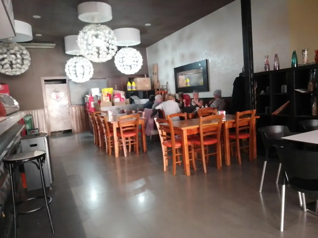 Leontin Viorel Cazan_Bar oasis_Alguaire_review