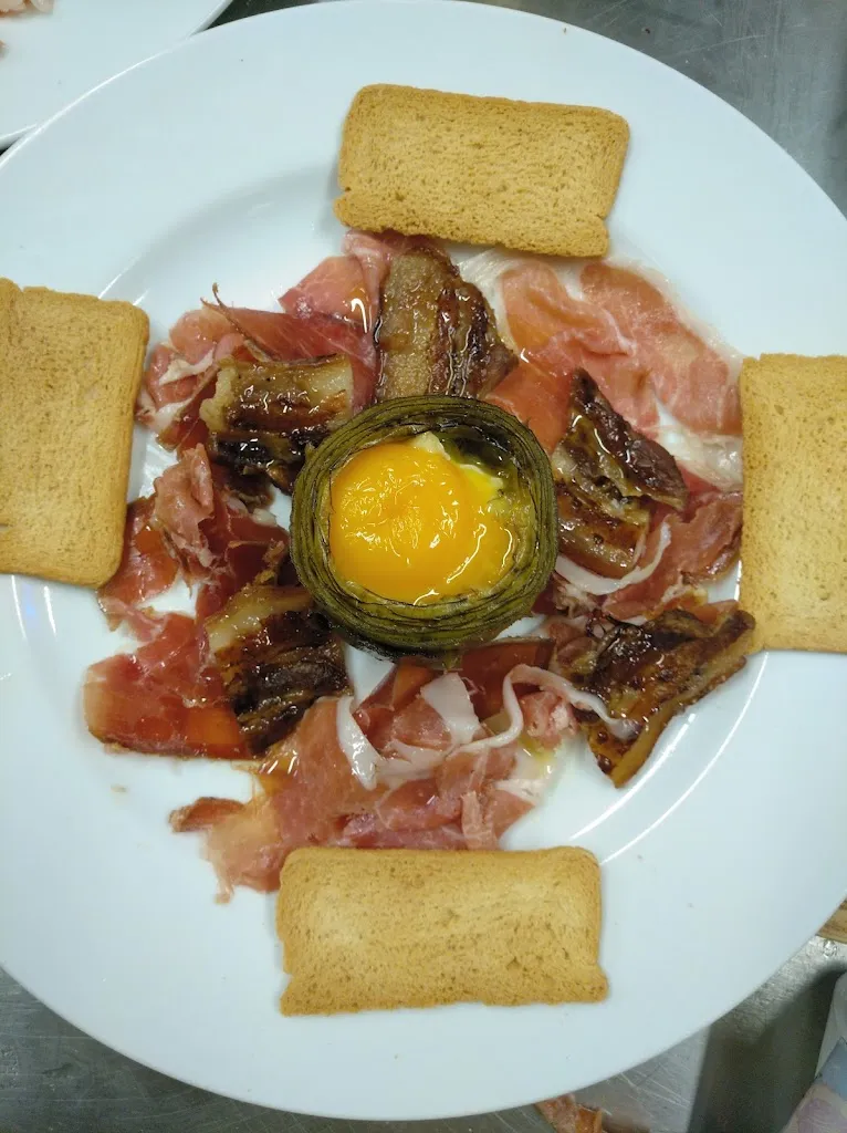 Emma Bosch_Bar La Societat_Almatret_review