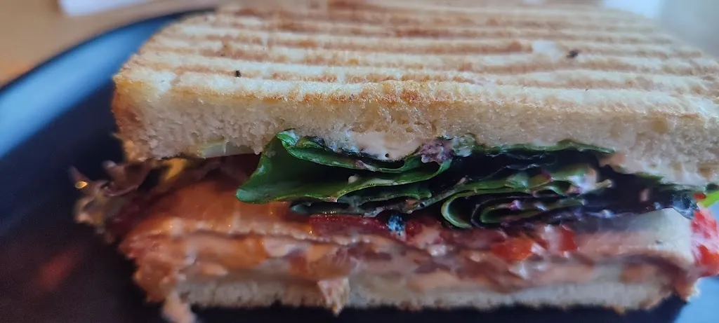 DavidSala_Mas Q Menos_Alpicat_review