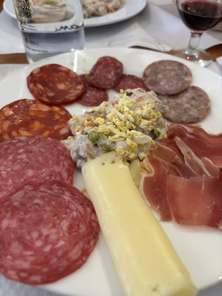 Garrett Raven_Bar-Restaurant Llavall_Anglesola_review