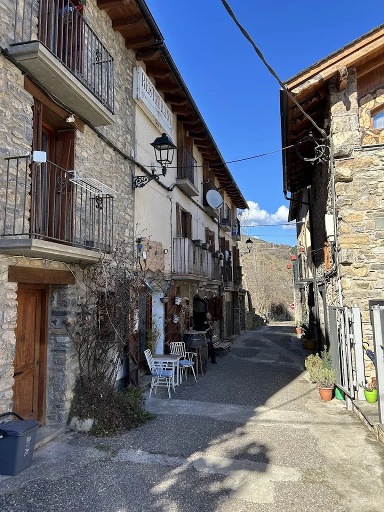 Ali Wanli_Restaurant All Negre_Baix Pallars_review