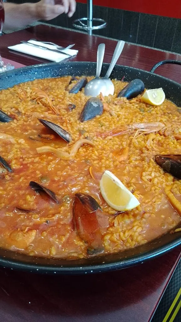 Lluis Solanelles_Bar Restaurant Bogart Nuevo_Bassella_review