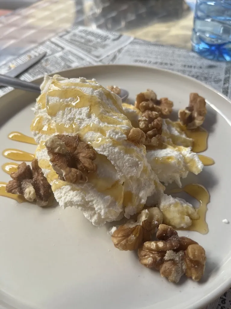 Pedro Pedrito_LA GATA LOCA_Bassella_review