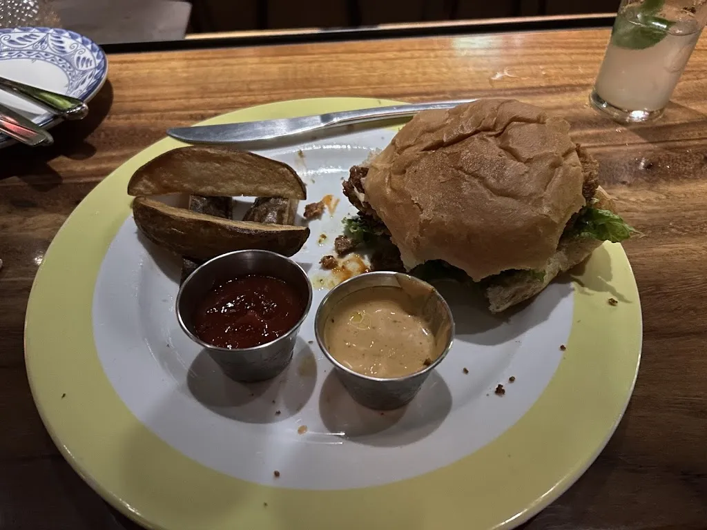 lanster_Outpost_Cabó_review