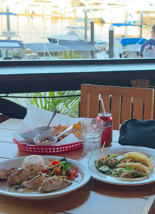 Kimberly Hartman_Captain Tony's_Cabó_review