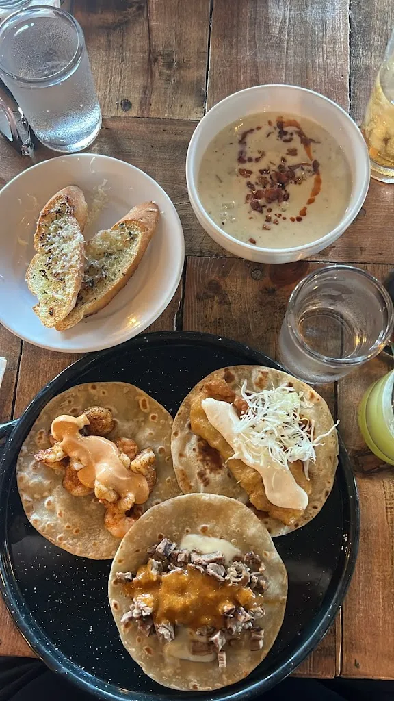 DeAndra Perez_Mother Flower_Cabó_review