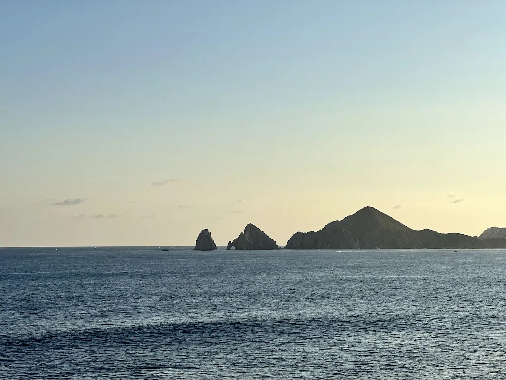 Jackson Hong _Sunset Monalisa_Cabó_review