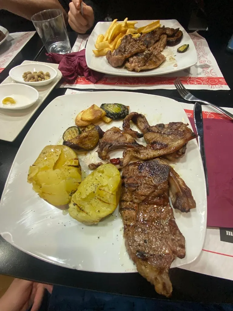 Neus Tur_Memphis_Borges Blanques Les_review