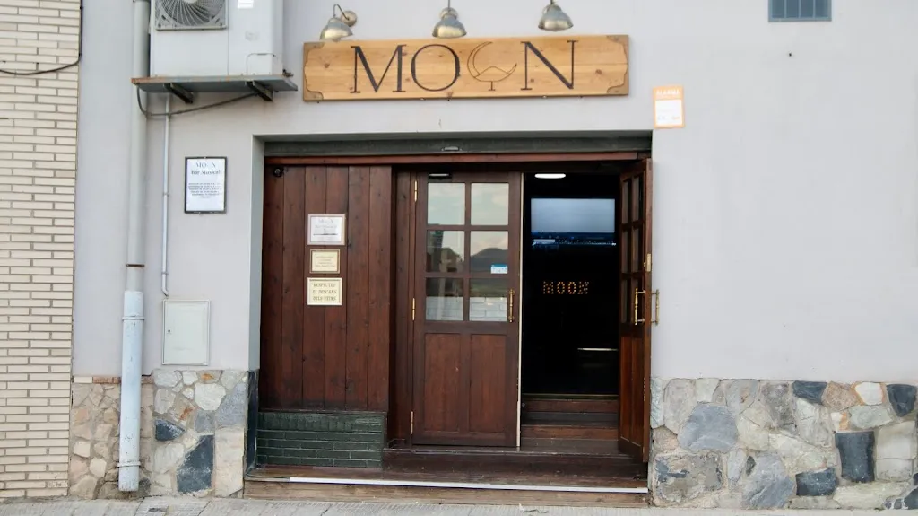 Pub Moon_Borges Blanques Les_slider_image_1