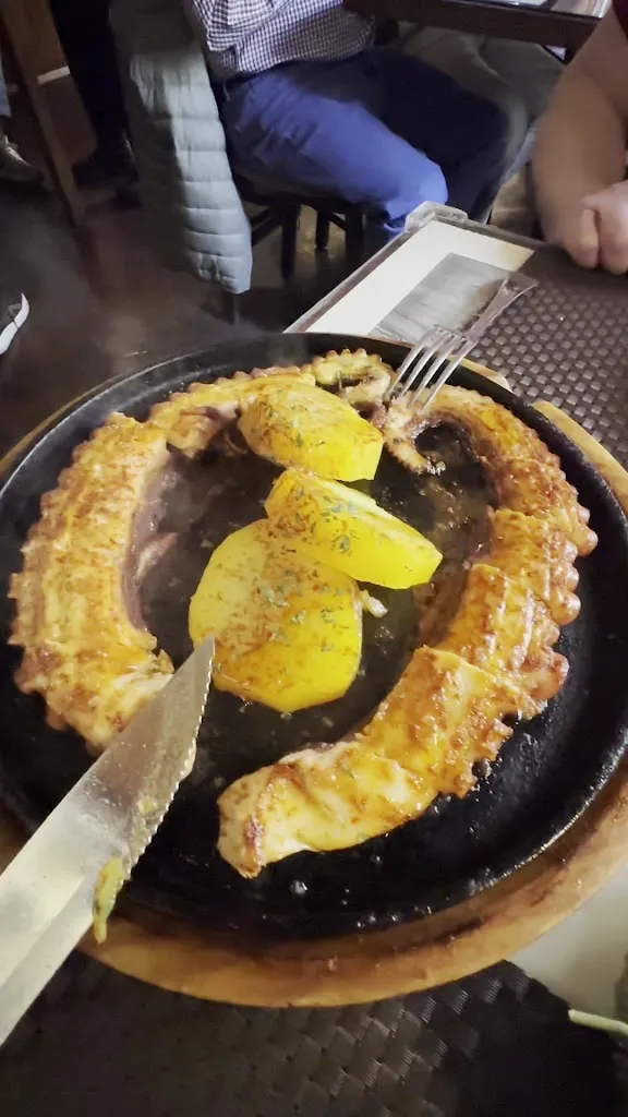 Cava de Illán Sidrería_Cava_slider_image_2