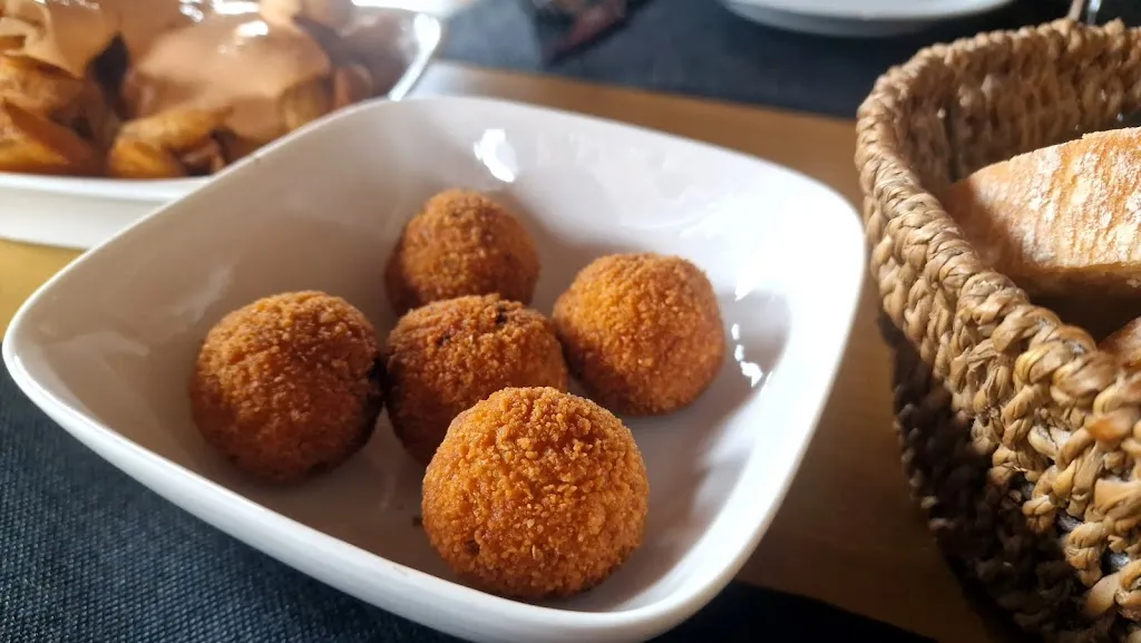 Tony Mr._Restaurante Tiraboçon_Bossòst_review