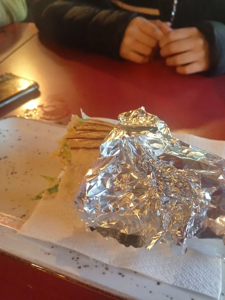 Elizabeth Mariam Garrido Espinoza_Kebab House_Bossòst_review