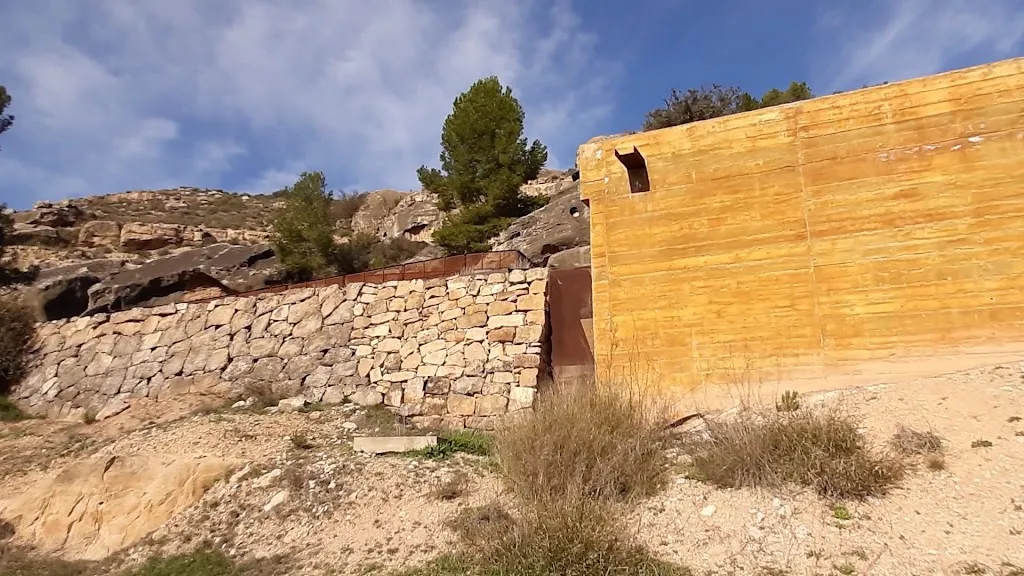 Roca dels Moros cave complex_Cogul El_slider_image_2