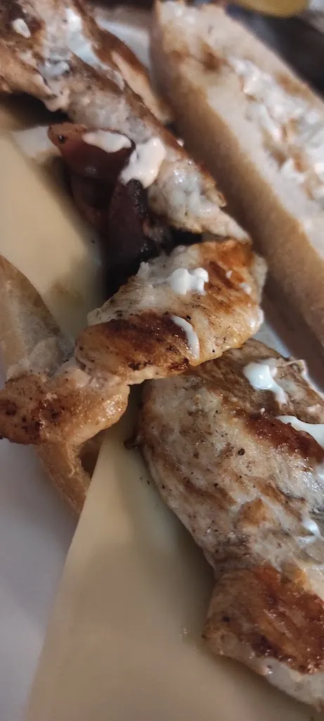 Esther Ariza_L'Antigualla Classic bar- Burger, Bocatas, pizzas y platos combinados, tapas en Tremp_Castell de Mur_review