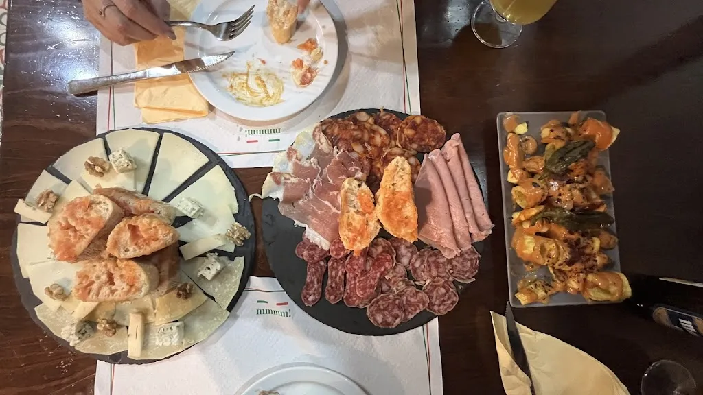 Juan Manuel Piris_L'Antigualla Classic bar- Burger, Bocatas, pizzas y platos combinados, tapas en Tremp_Castell de Mur_review