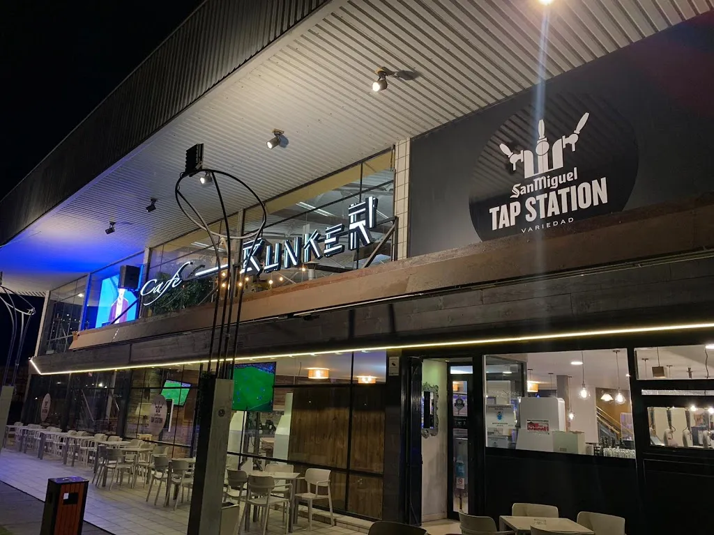 Bunker Café restaurant in Golmés