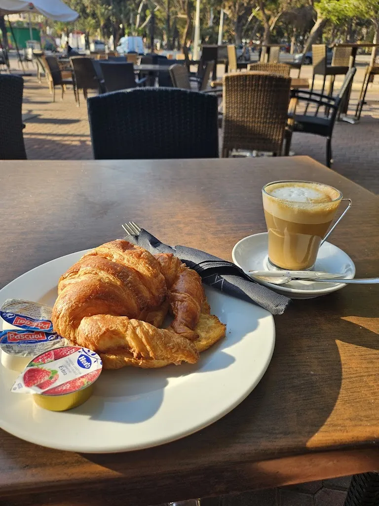 Mike Barker_Bar restaurante Terraza Sotavento_Guardamar del Segura_review