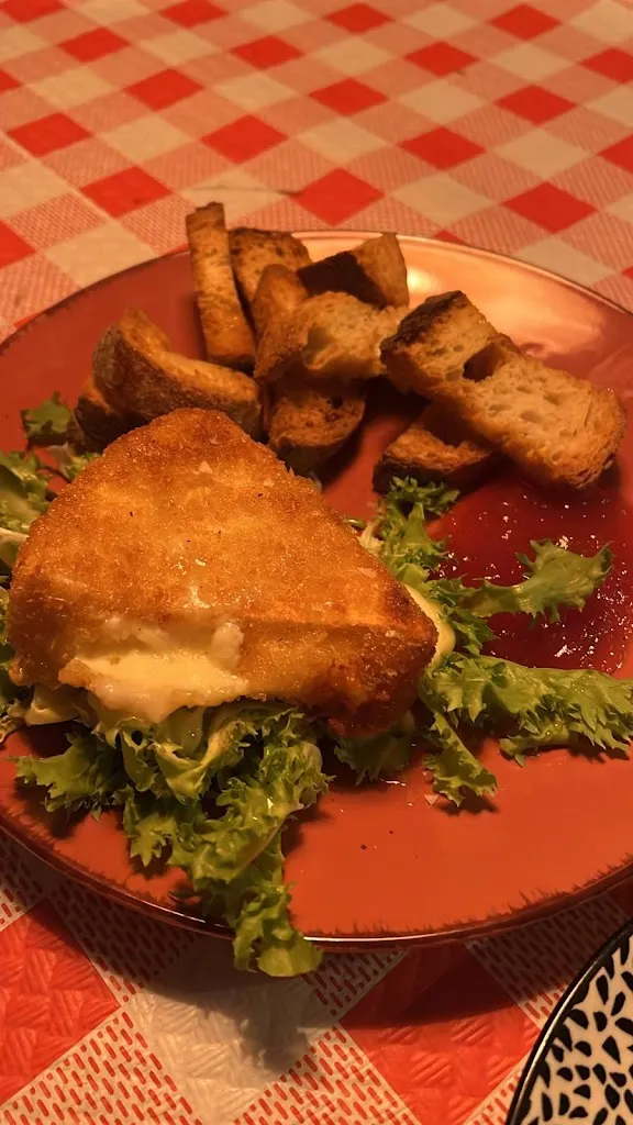 Virginia Hernandez_Taverna Arnui_Llavorsí_review