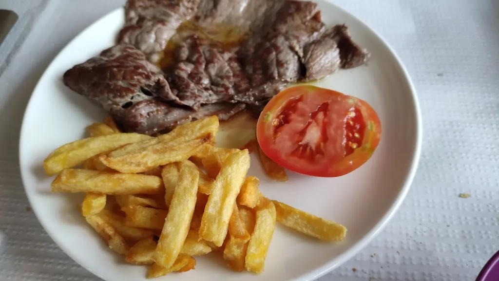 Danyi Guo_Bar Restaurant Torrent_Juneda_review