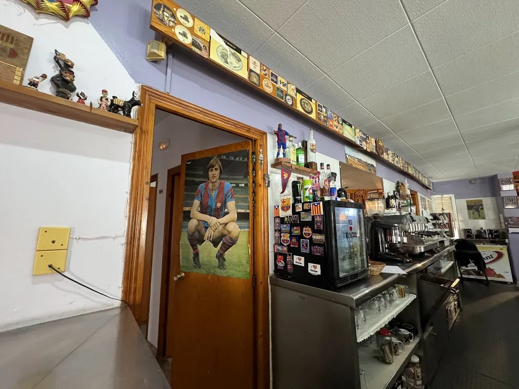 Bar Sol Naixent restaurant in Maials