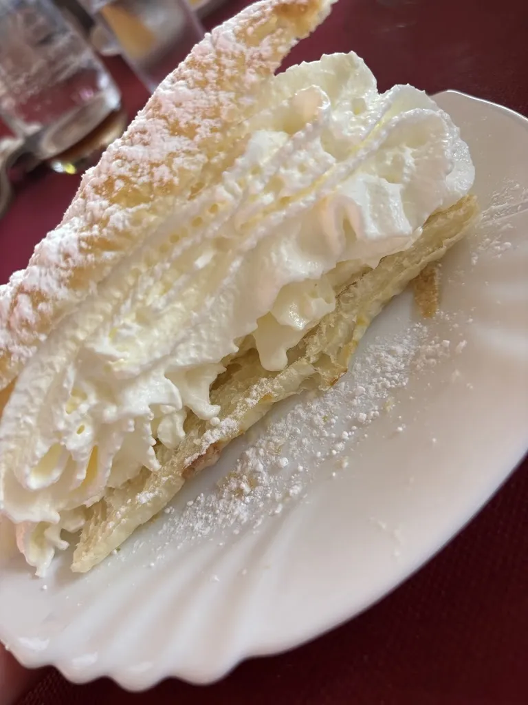 estefa orozco_Local Social _Montellà i Martinet_review