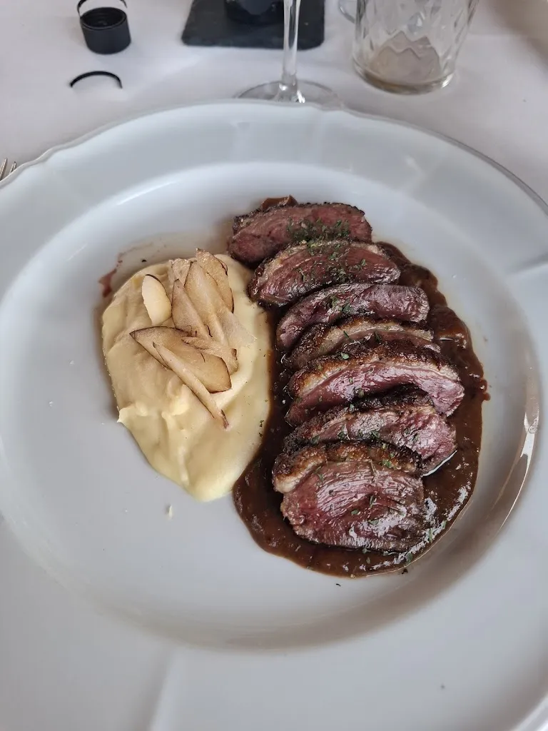 Restaurante TAPIES_Montferrer i Castellbò_slider_image_3