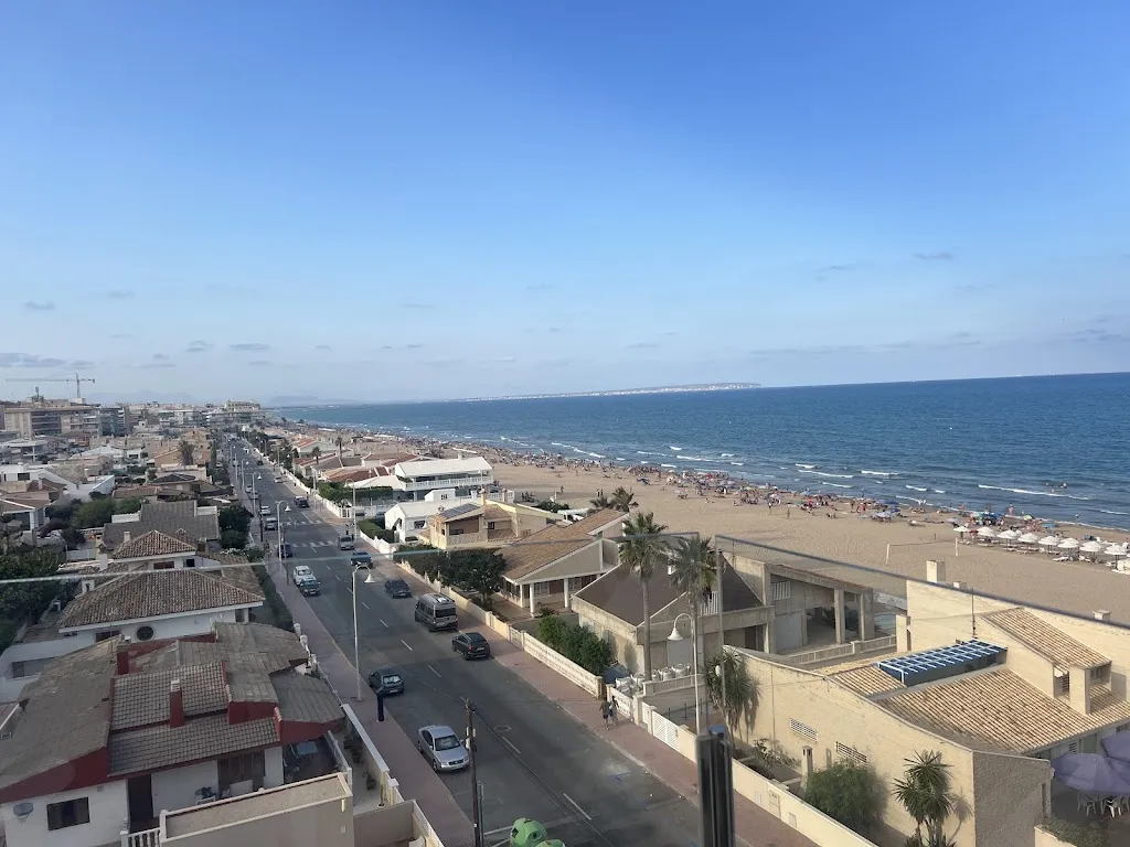 Anne Monaghan_Sky Bar_Guardamar del Segura_recensione