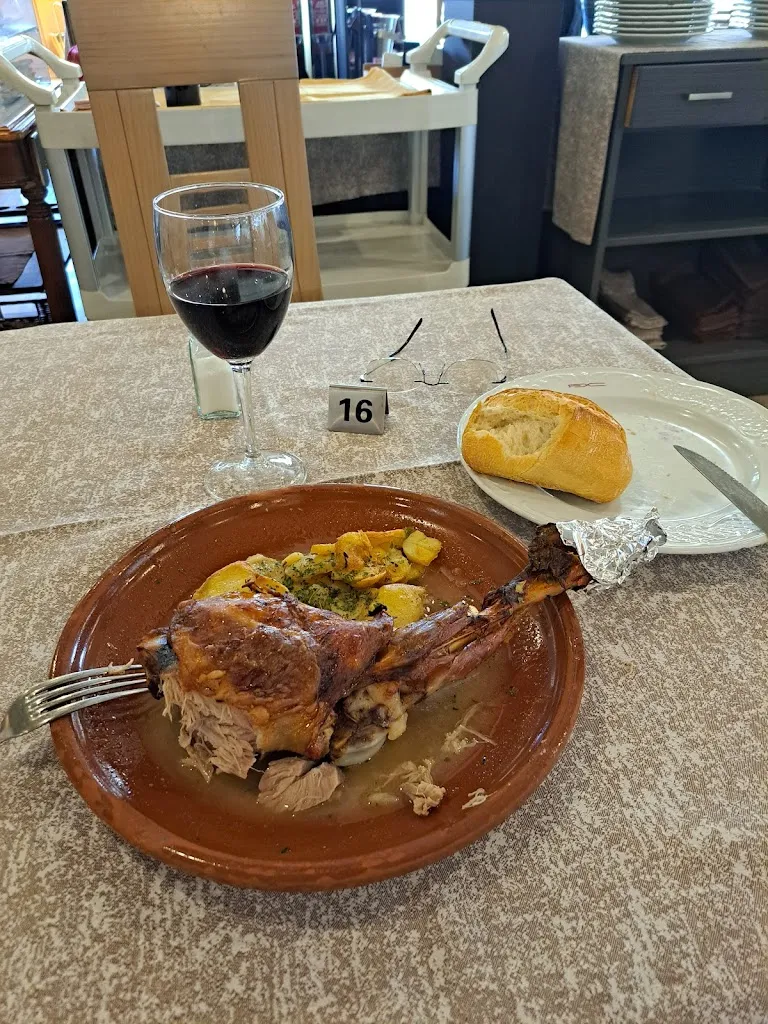 Simon Garribaldi_Los 5 Pinos_Pinós_review