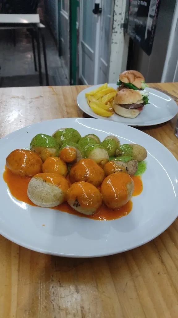 Betsabé Santana Sánchez_CERVECERIA EL PEAJE_Pont de Bar El_review